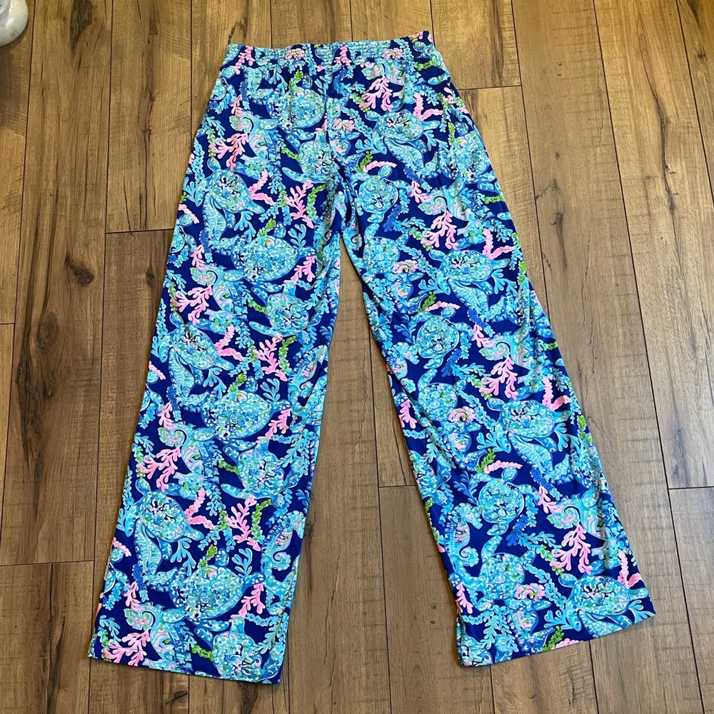 Lilly Pulitzer Lorena Breezy Palooza pants in Corsica blue turtle small